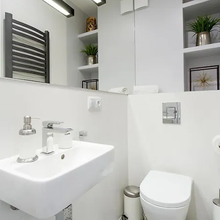 Novumhouse - Topolowa Apartman *